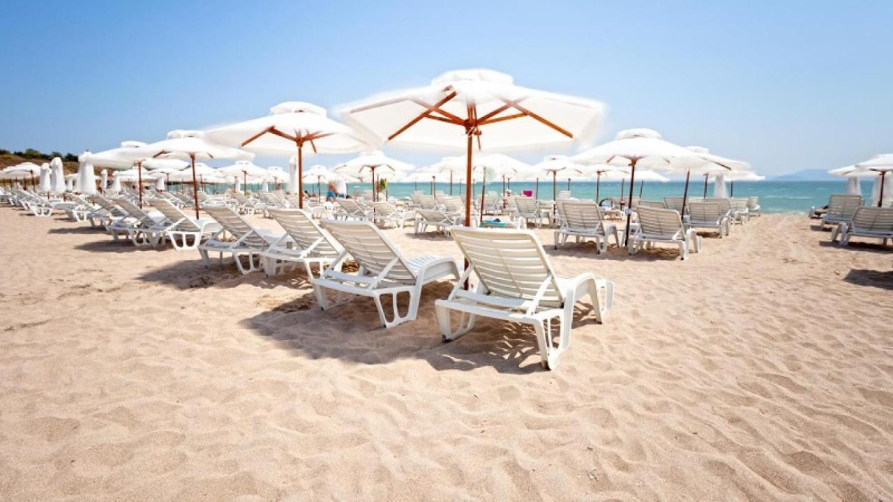 Design Studio In Atlantis Resort&Spa, Burgas Airport Bagian luar foto