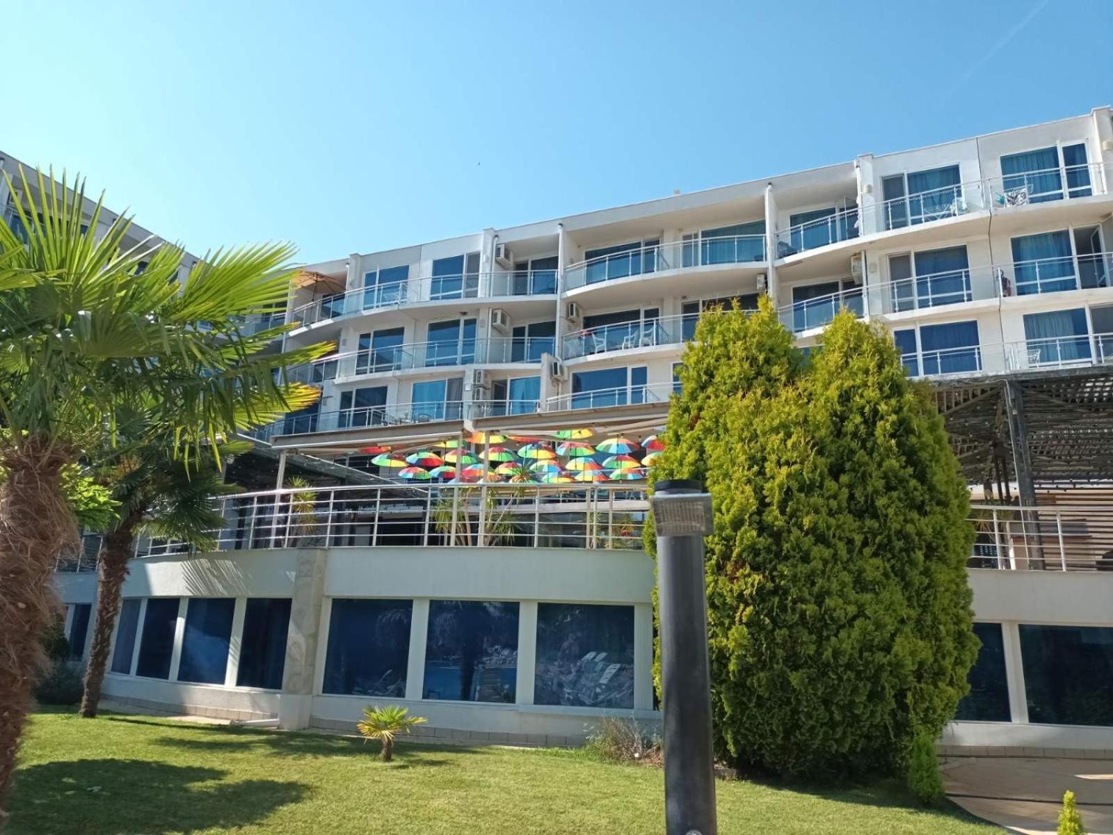 Design Studio In Atlantis Resort&Spa, Burgas Airport Bagian luar foto